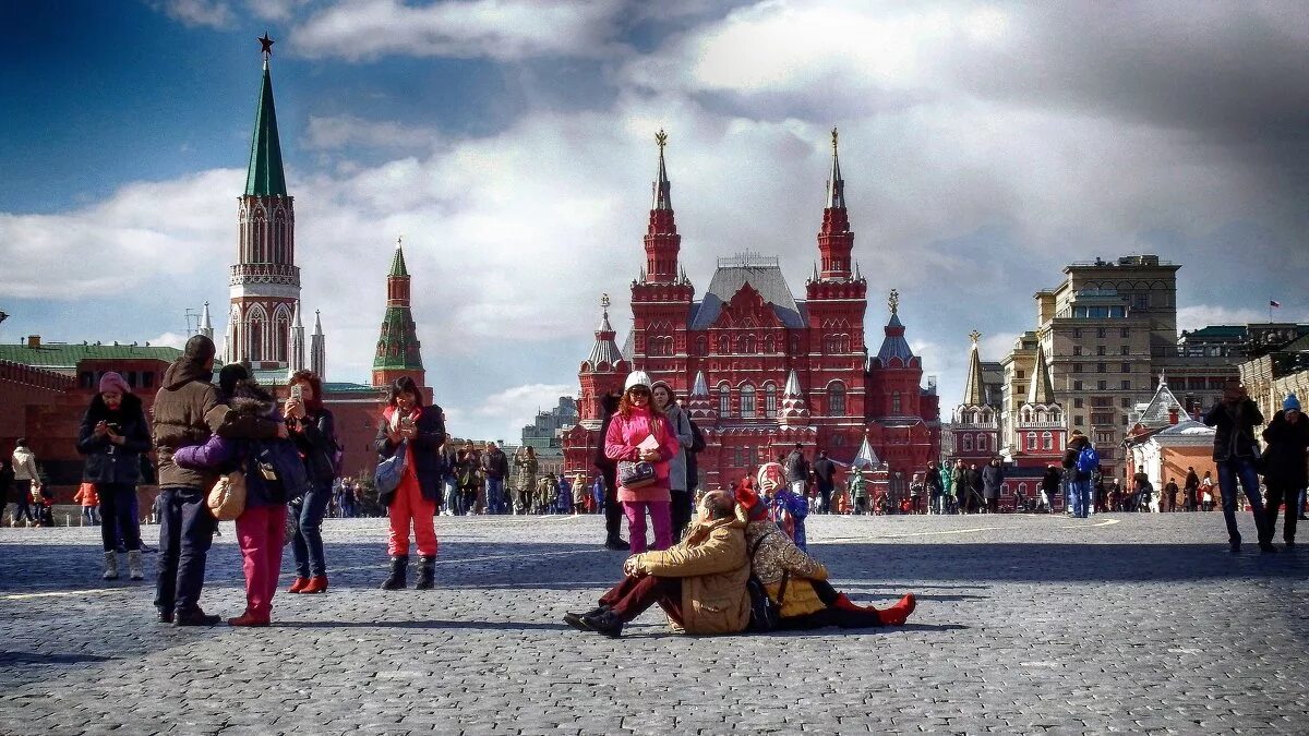 Москва туристов в год. Туристы в Москве. Туризм красная площадь. Туризм в Москве. Туристы на красной площади.