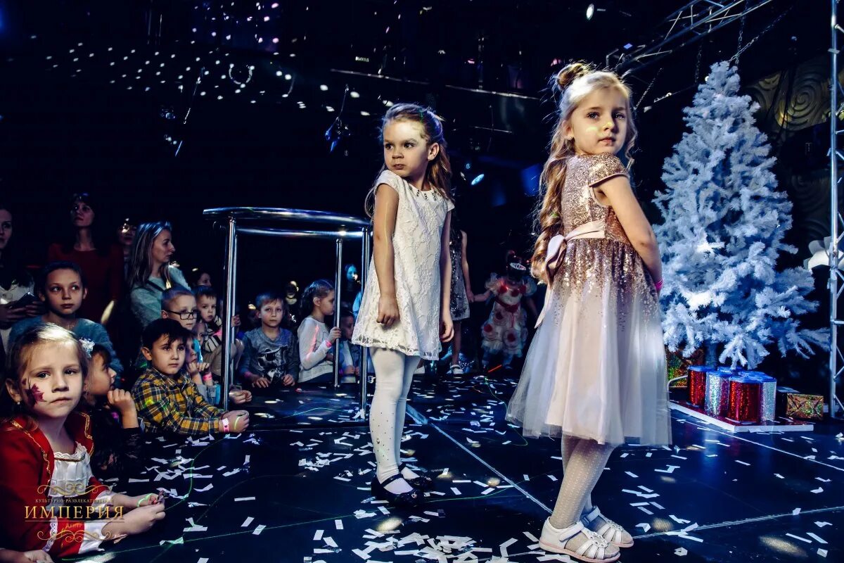 Новогодняя дискотека для детей. Диско шоу для детей. Новогодняя дискотека для детей 2022. Новогодний праздник для детей. Детские дискотеки.