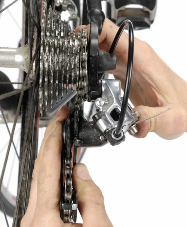 Задние скорости скоростного велосипеда. Погнут петух заднего переключателя. Погнутый задний переключатель велосипеда. Погнул задний переключатель велосипеда. Погнулся задний переключатель на велосипеде.