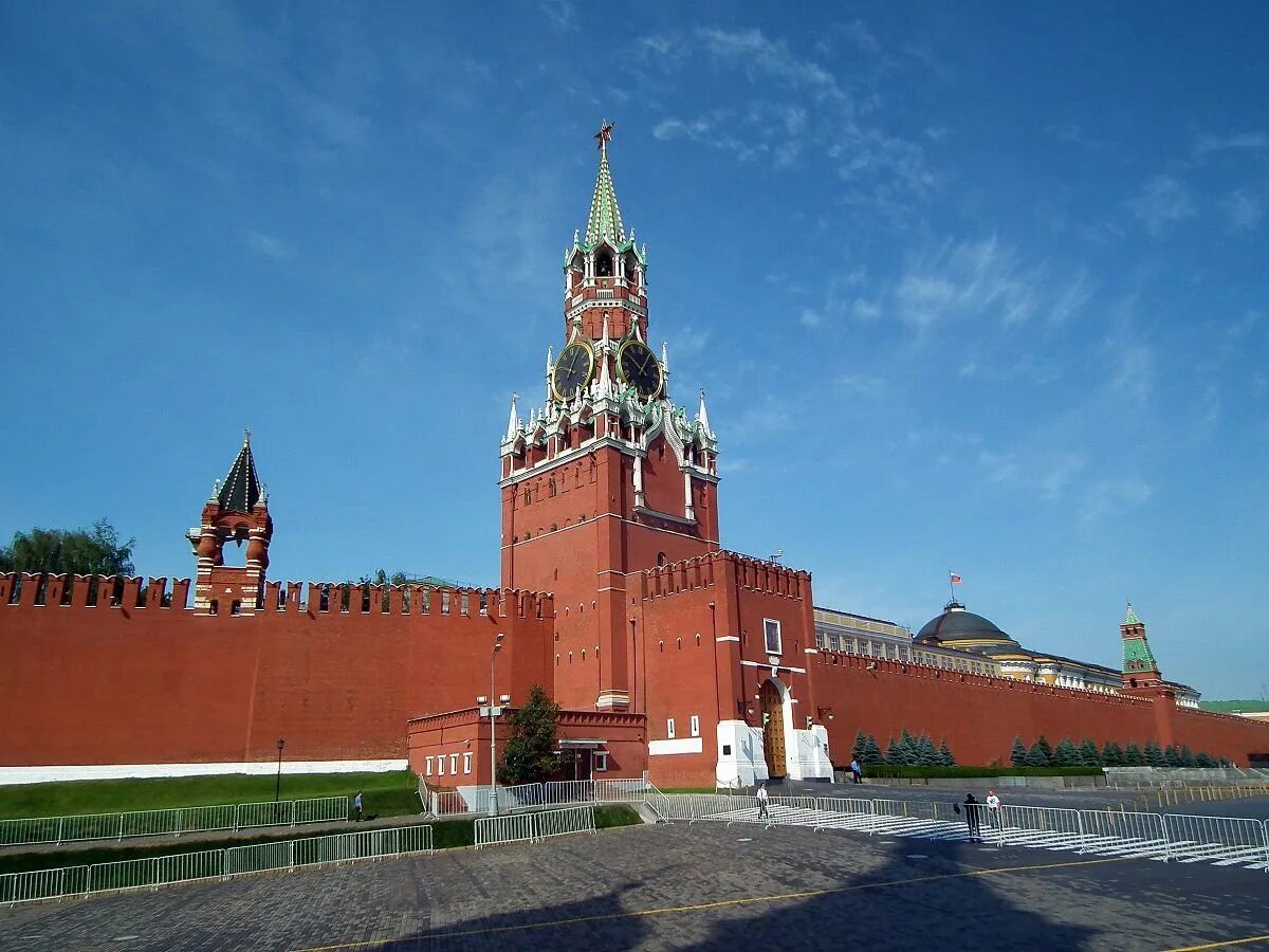 Кремль фото. Спасские ворота Московского Кремля. Спасская башня Московского Кремля. Ворота Спасской башни Кремля. Спасская башня Московского Кремля 16 век.