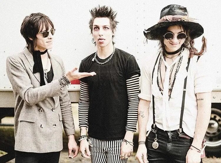 Группа Palaye Royale. Группа Palaye Royale участники. Ремингтон Лайт Palaye Royale. Palaye Royale участники Эмерсон. Palaye royale песни