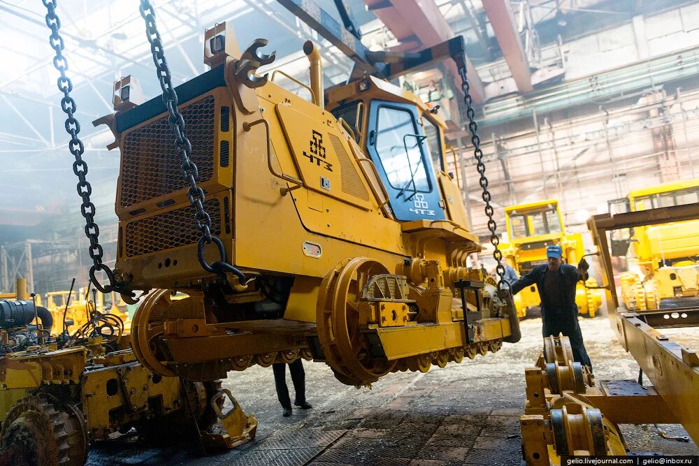 Тракторный завод челябинск. Челябинский тракторный завод урал. Трактор чтз б-11. Ооо "челябинский тракторный завод - уралтрак". Тракторный завод чтз.