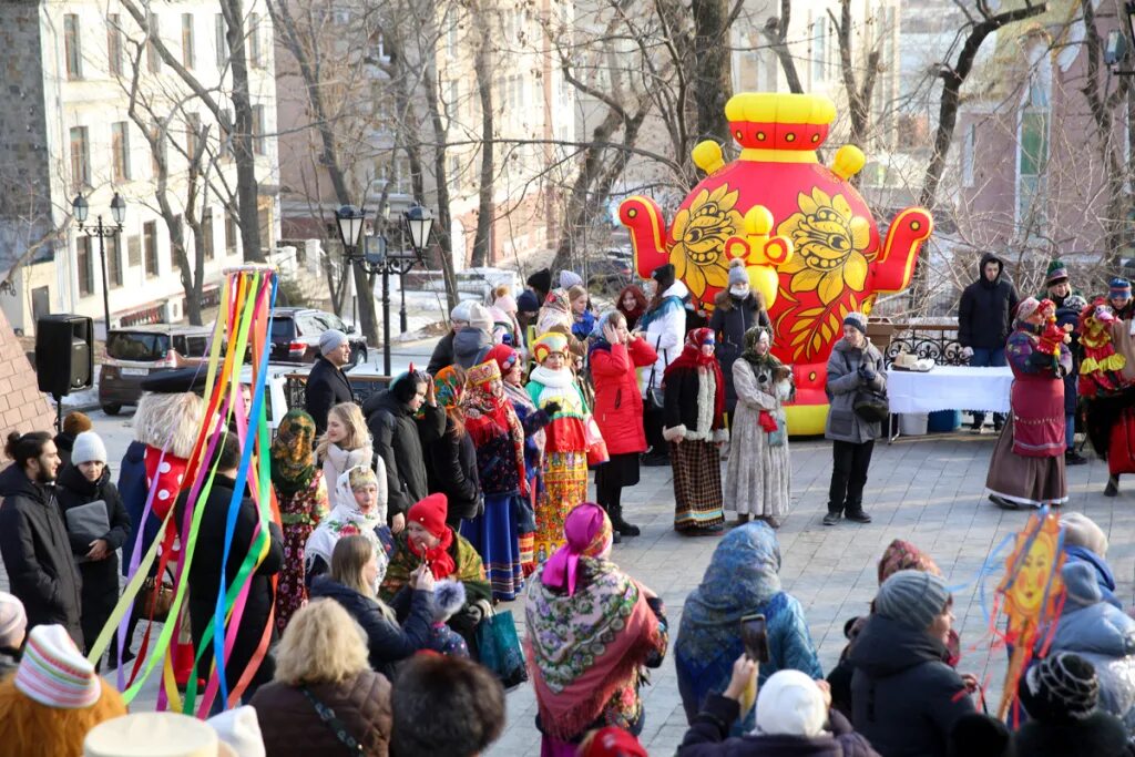 Масленичное шествие. Шествие на Масленицу. Масленица в России. Городская Масленица.