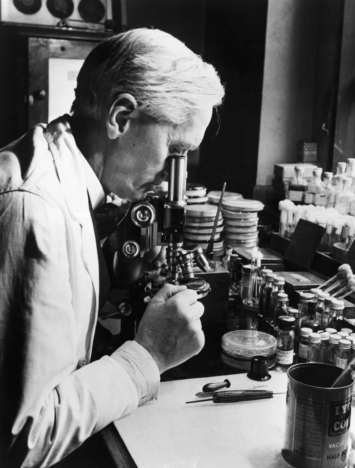 Выдающийся русский ученый 20 века. Зельман ваксман. Александр флеминг достижения. Ученые 20 века в россии. Ученые химики 20 века.