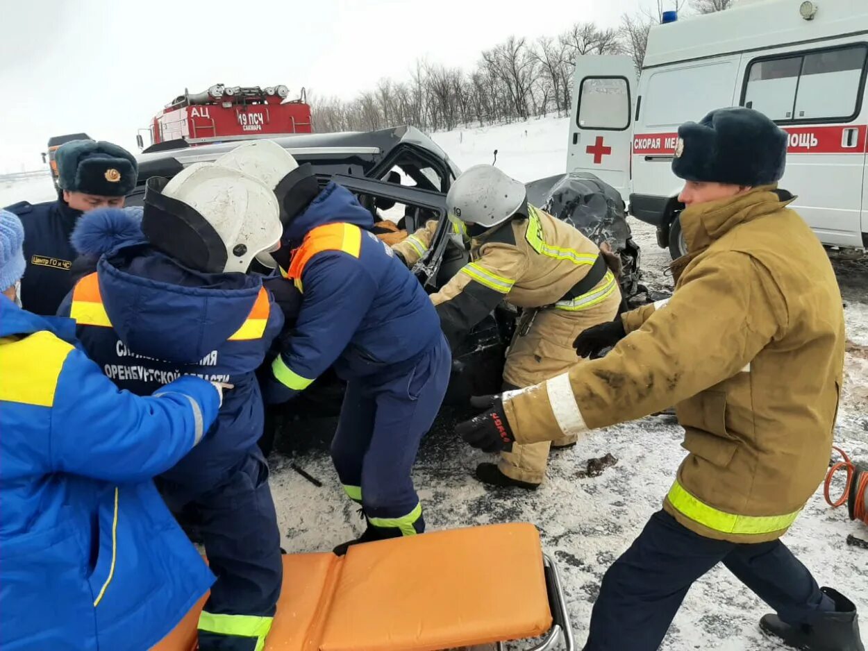 аварии за неделю со смертельным исходом. дтп на трассе оренбург акбулак. авария в новочебоксарске 1 декабря. страшные аварии в тамбовской области. аварии за неделю со смертельным исходом.