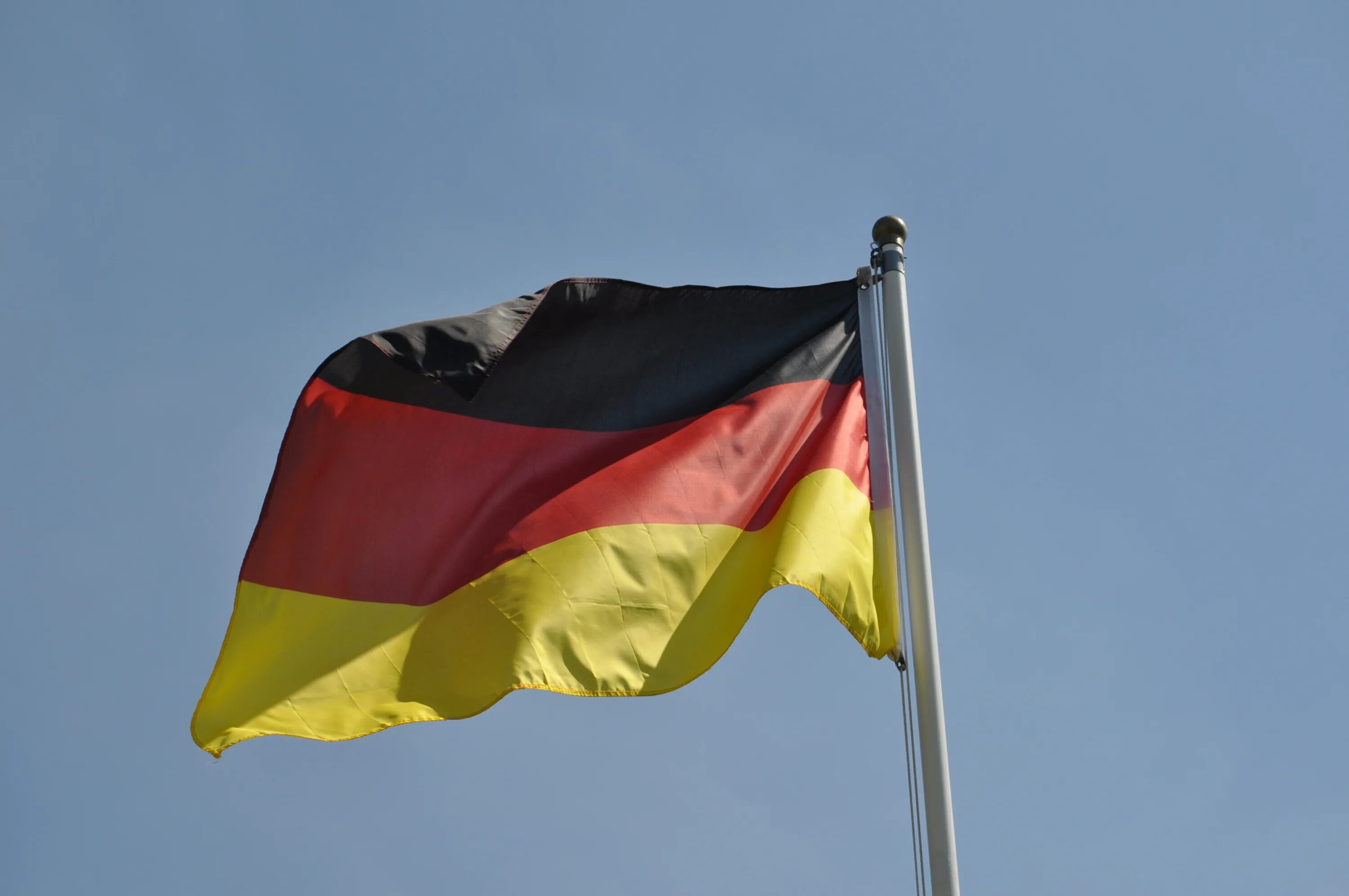 Германия для казахстанцев. Флаг Германии 2022. Флаг ФРГ. Флаг Германии ФРГ. Флаг ФРГ правительство.