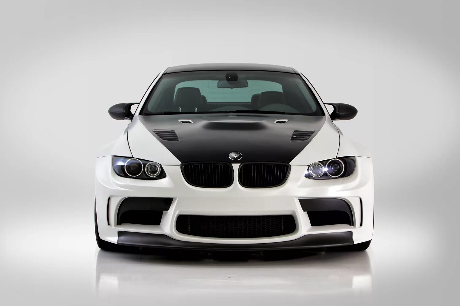 Https auto ru bmw. BMW m3 2012. BMW m3 Sport. Машина BMW m3. BMW m3 белая.