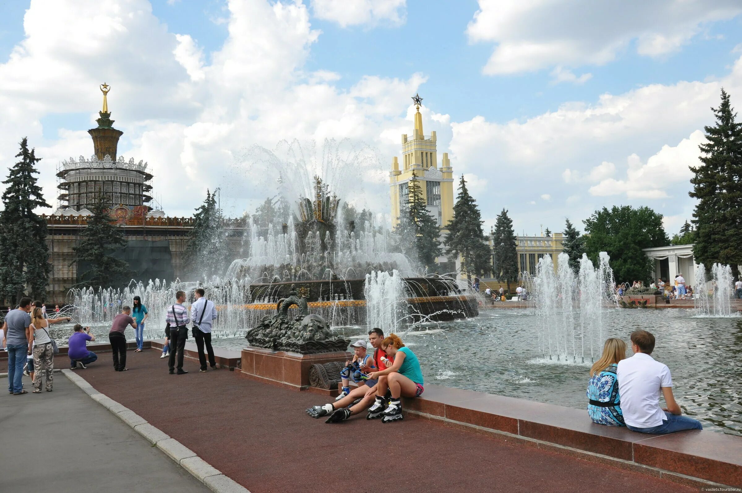 Выходные в мск. ВДНХ В выходные. Достопримечательности Москвы ВДНХ. ВДНХ погулять. ВДНХ В Москве погулять.