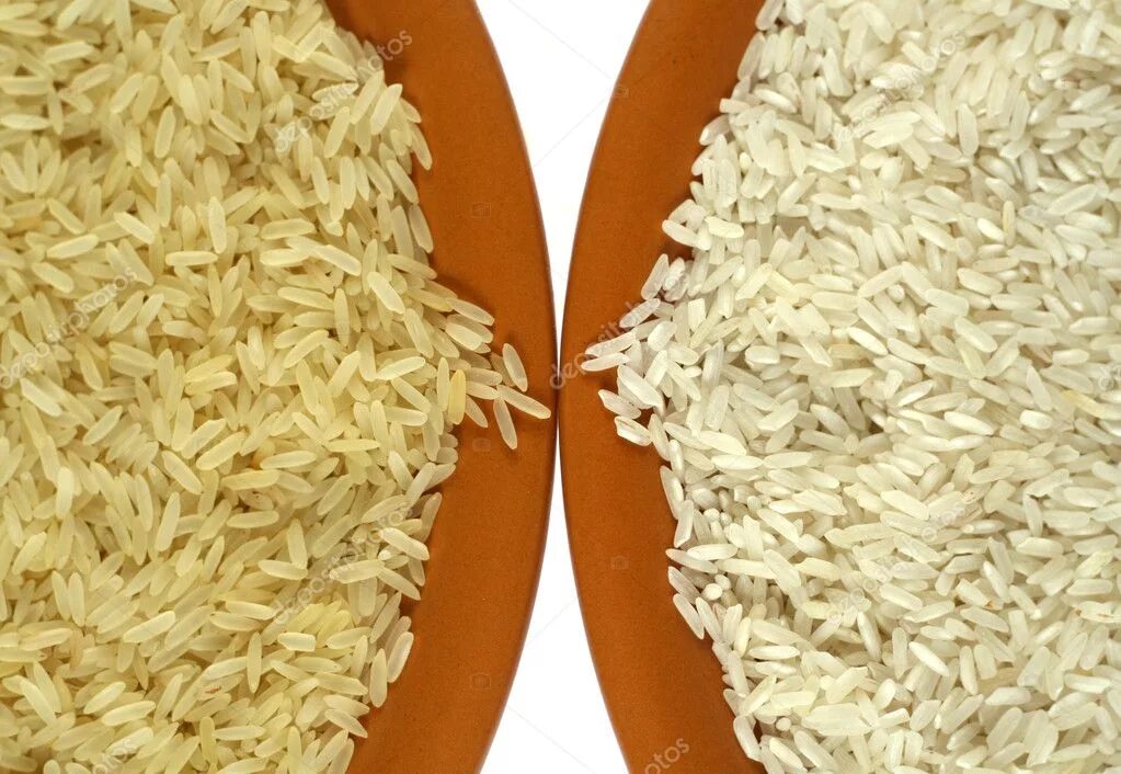 Пропаренный рис в чем разница. Рис обычный. Непропаренный рис. Желтый рис сорт. Прпопаренный и не проопаренный рис.