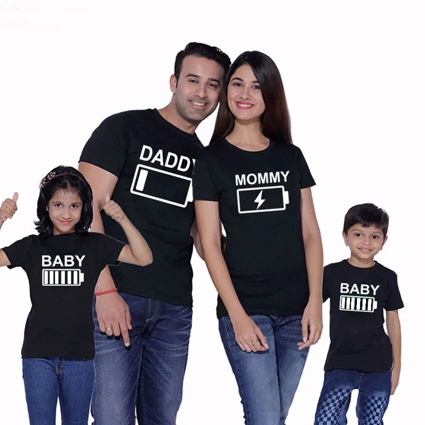 Дочки т сын. Футболки для всей семьи. Одинаковые футболки для всей семьи. Футболки для всей семьи в одном стиле. Футболки для фотосессии для всей семьи.