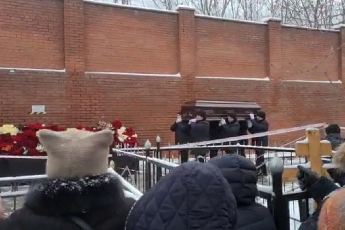 Рядом с кем похоронили ширвиндта. Могила Градского на Ваганьковском. Могила Градского на Ваганьковском кладбище.