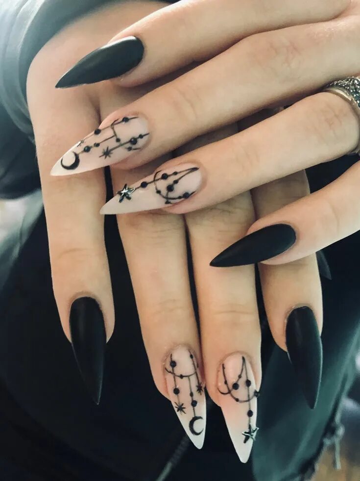 Pin by Lydia Wiegand on NAILS Pointy nails, Black nails with glitter, Matte nail