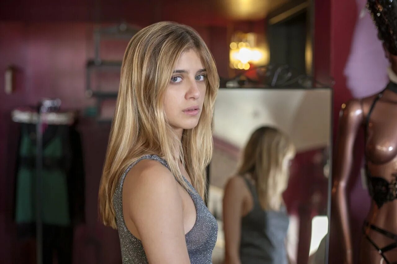 Детка сериал нетфликс кьяра. Детка сериал нетфликс. Сериал детка италия. Детка сериал 2018 италия. Детка сериал нетфликс.