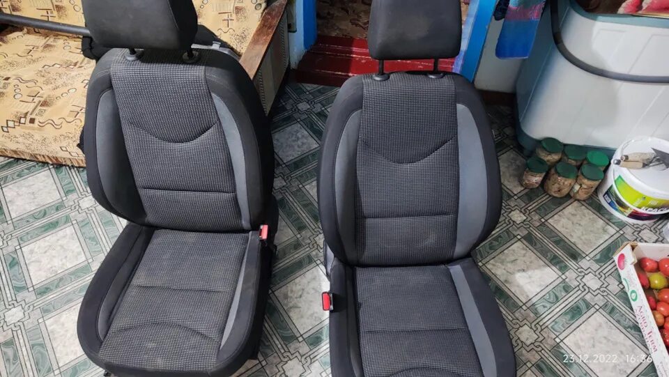 Сиденья пежо 308 св. C-elysee заглушки на сиденья. Citroen c-elysee передние сиденья. Кресло 308f. Пежо 308 переднее сиденье.