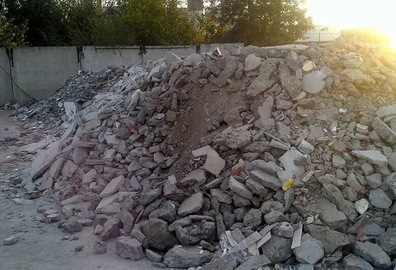 Бой бетона. Отходы бетона в кусковой. Отходы бетона в кусковой. Бетонный лом. Лом бетона.