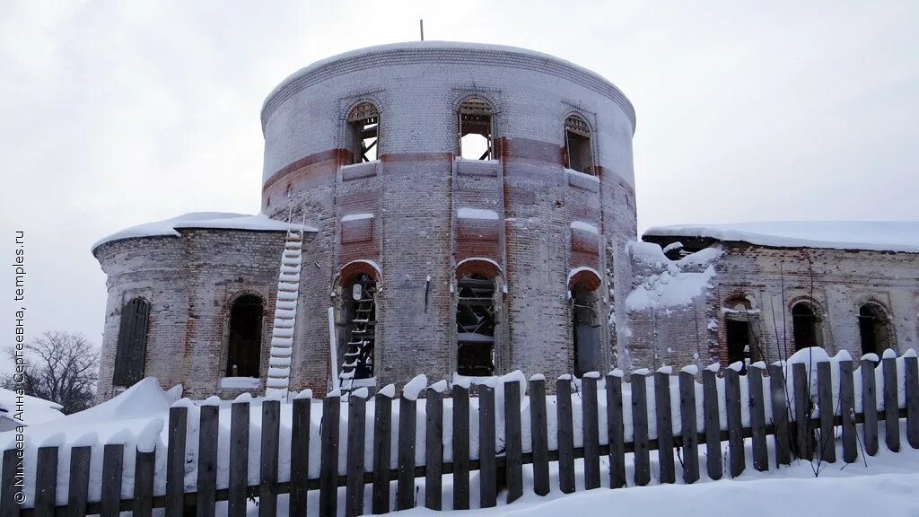 Церковь в пгт верхошижемье. Церковь в пгт верхошижемье. Верхошижемье кировской обл. Пгт верхошижемье музей. Д пунгино верхошижемский район.