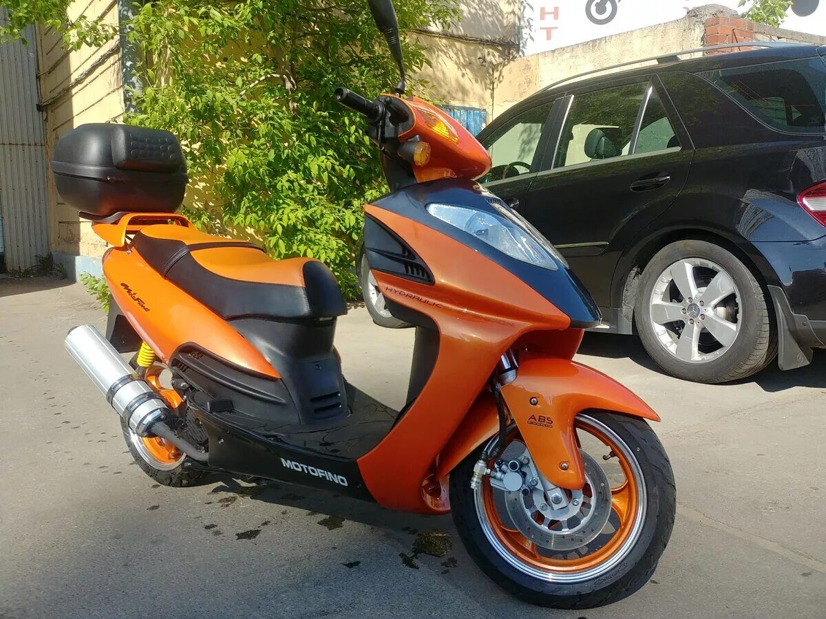 Другой скутер. Motofino 50qt. Скутер Tachilla Forsage bt49qt-20a. Оранжевый скутер 1500 кубов. Скутер оранжевого цвета.