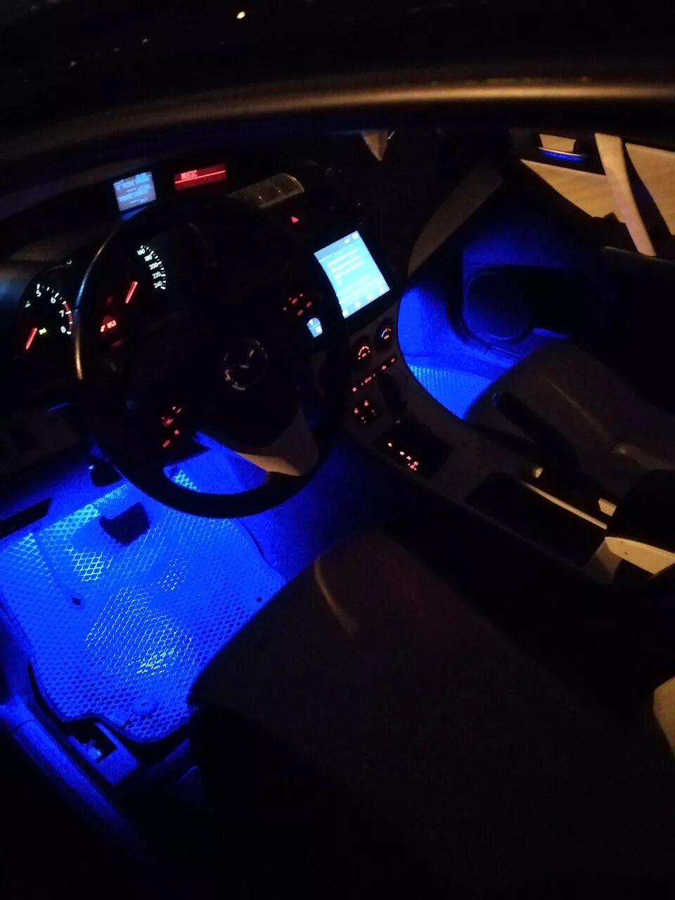 Подсветка ног Mazda 3 BL. Мазда 3 2008 подсветка салона. Подсветка салона Мазда 3 БК. Неоновая подсветка Мазда 3 БК.