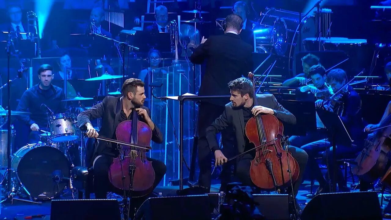 Дуэт виолончелистов. Группа 2cellos. Дуэт виолончелистов 2cellos. 2 Cellos Live. Хорватский дуэт виолончелистов Луки Шулича и Степана Хаусерa..