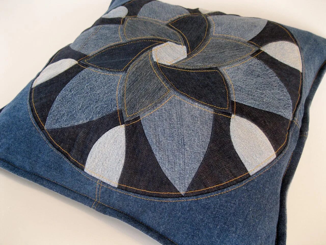 Лоскутное шитьё из джинсы. Плед из драпа. Плед из драпа. Коврик из старого драпового пальто. Ткань сукно драп.