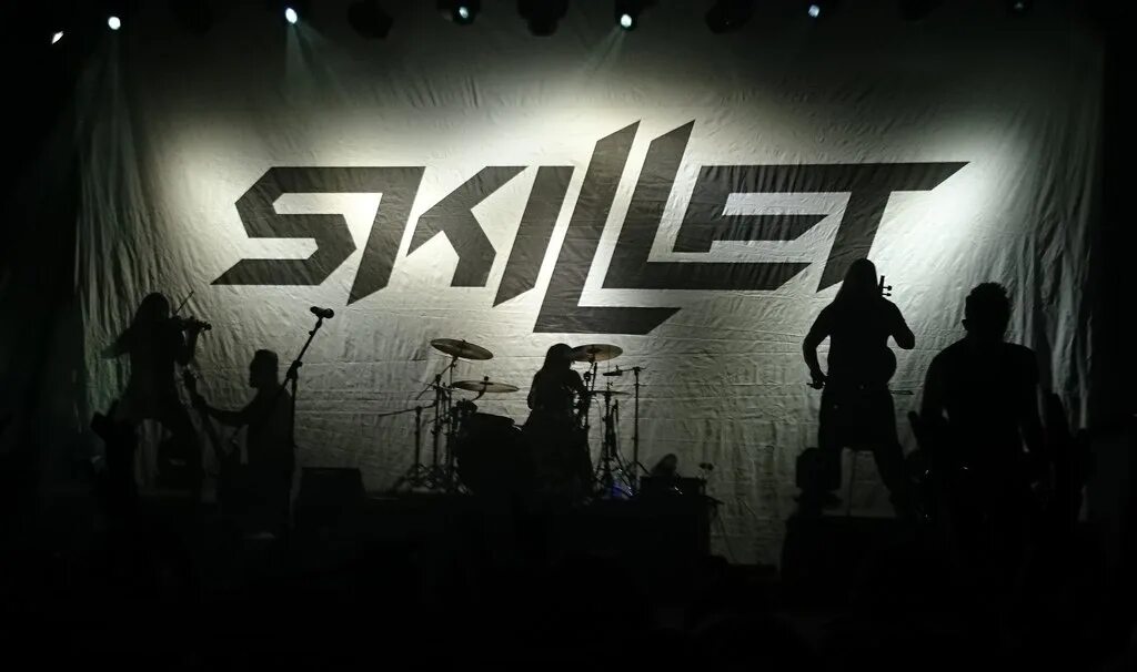 Skillet группа 2023. Skillet 2008. Skillet 2022. Группа скайлет чб.