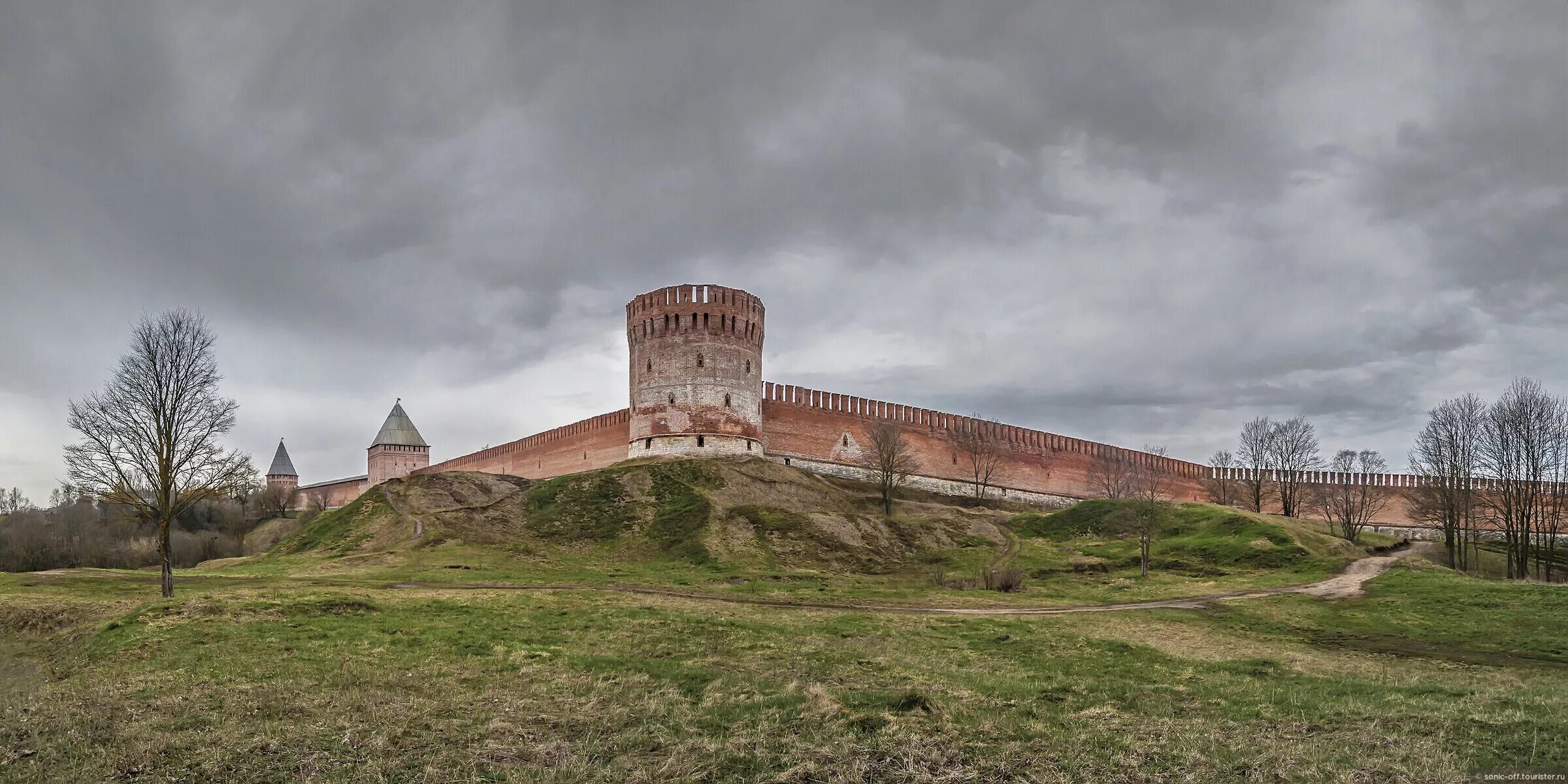 Башни крепости смоленска. Авраамиевская башня смоленская крепость. смоленская крепость смоленск. смоленская крепостная стена смоленск. авраамиевская башня смоленской крепостной стены.