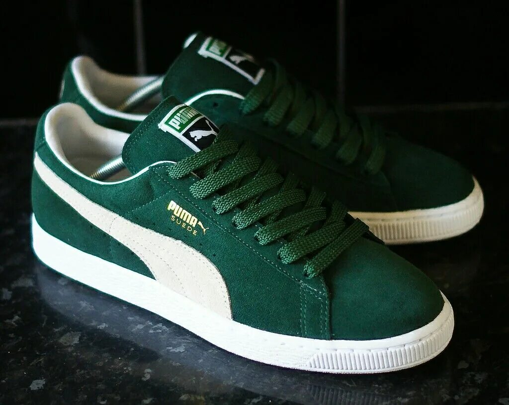 Puma Green Shoes. Кеды Пума зеленые. Puma Suede черно зеленые. Пума темно зеленые кеды.
