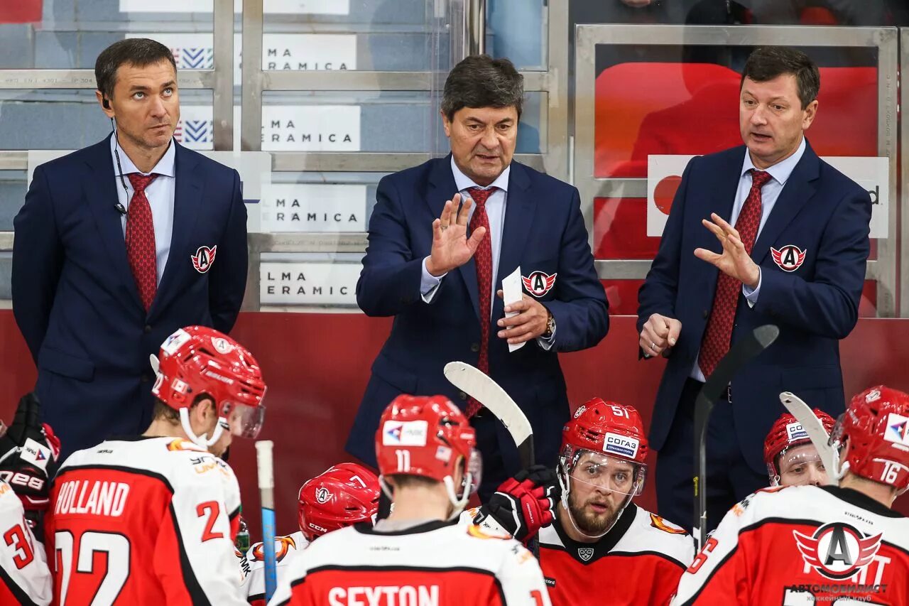 николай заварухин хоккеист. главный тренер автомобилиста. тренер хк автомобилист. главный тренер хк автомобилист. тренер автомобилиста хоккей.