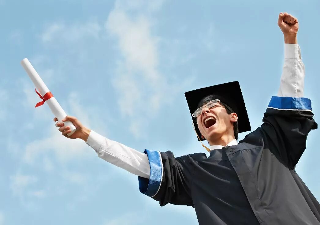 Студенты. Уверенная девушка. Студенты в аудитории. Человек с высшим образованием. Выпускники магистратуры.