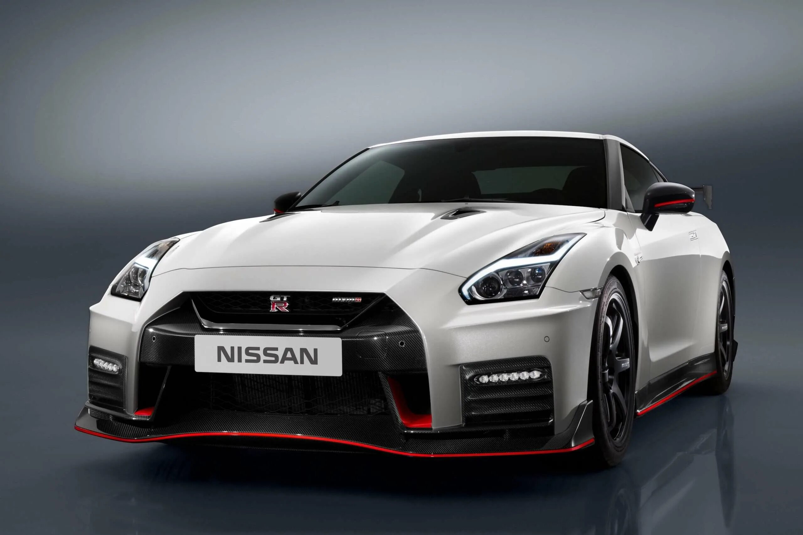 Nissan gtr r35 2017. Р 2017 г. Jaguar xf 2020 r-sport. Nissan r36. Ford mustang gt500 2017.