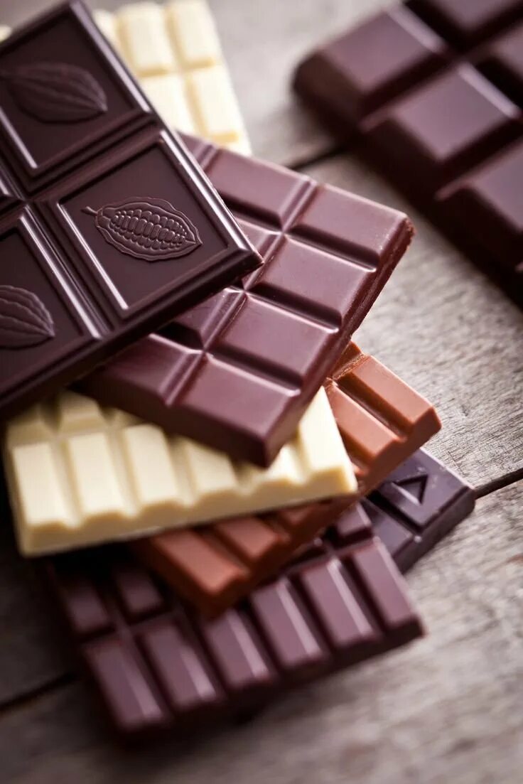 Какой шоколад. Шоколад белый молочный темный Горький. Плитка шоколада. Шоколадная плитка. Красивые шоколадки.