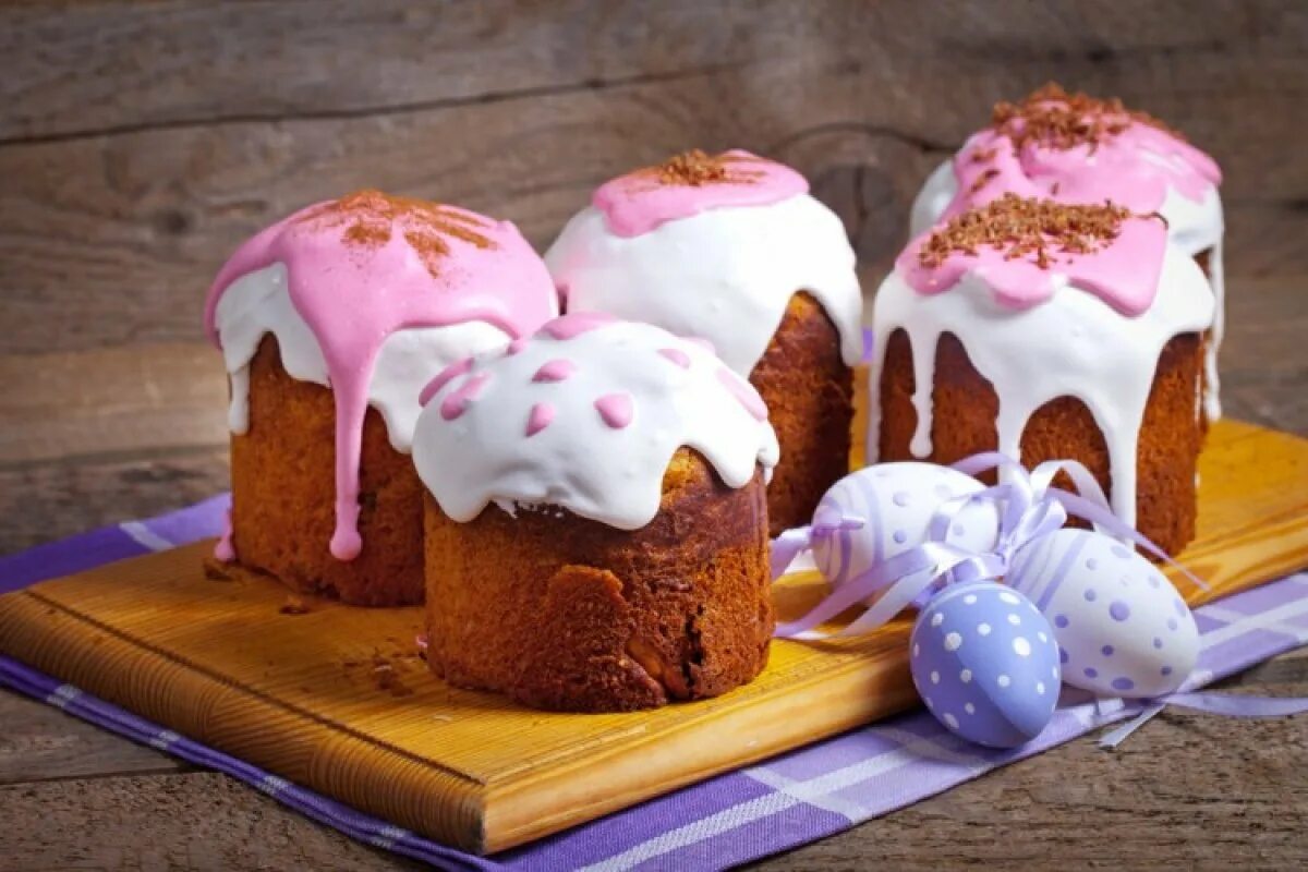 Красивые куличи на пасху фото. Easter Cake кулич. Кулич Easter Cake Пасхальный. Глазурь для Пасхи.