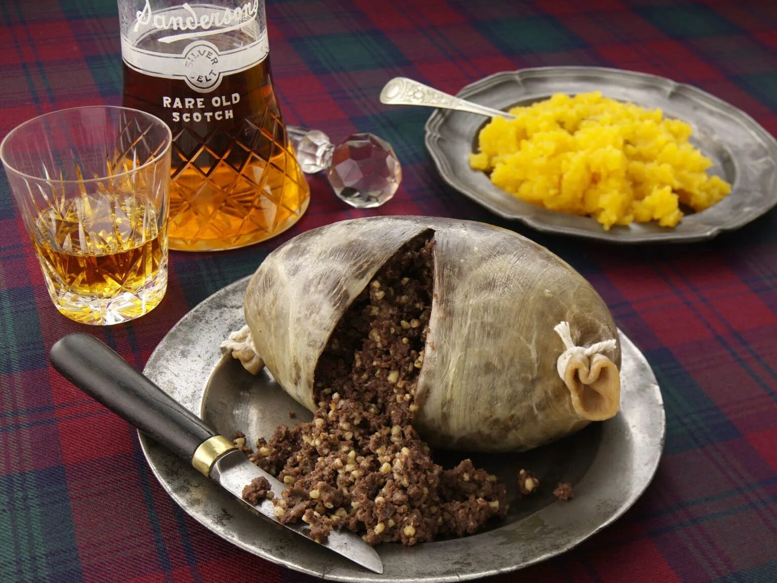 Национальное блюдо Шотландии Хаггис. Haggis блюдо Шотландии. Национальная кухня Шотландии Хаггис.. Что такое Haggis в Шотландии. Хаггис блюдо шотландское