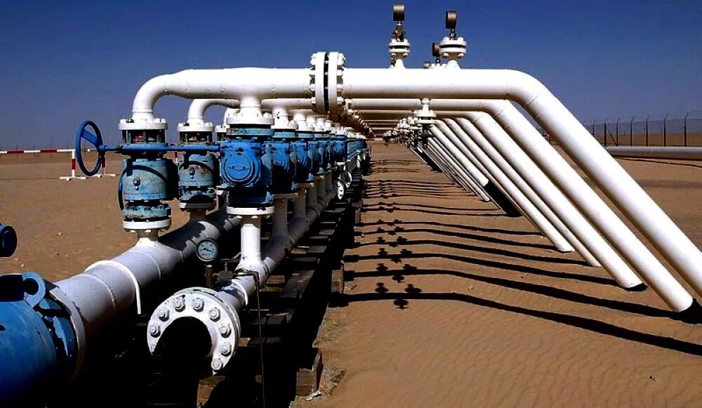 проект газ трубы страна. стройка прокладки трубопровода. газпром демонтирует трубы на украину. труба на фоне города. опоры магистральных трубопроводов.