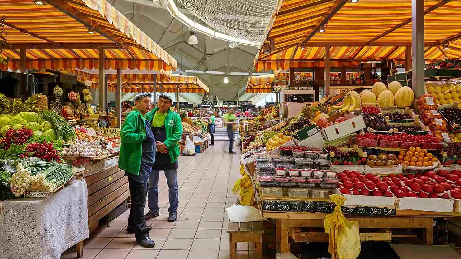 Большие продуктовые рынки. Продуктовый рынок. Современный продуктовый рынок. На рынке. Продовольственный рынок.