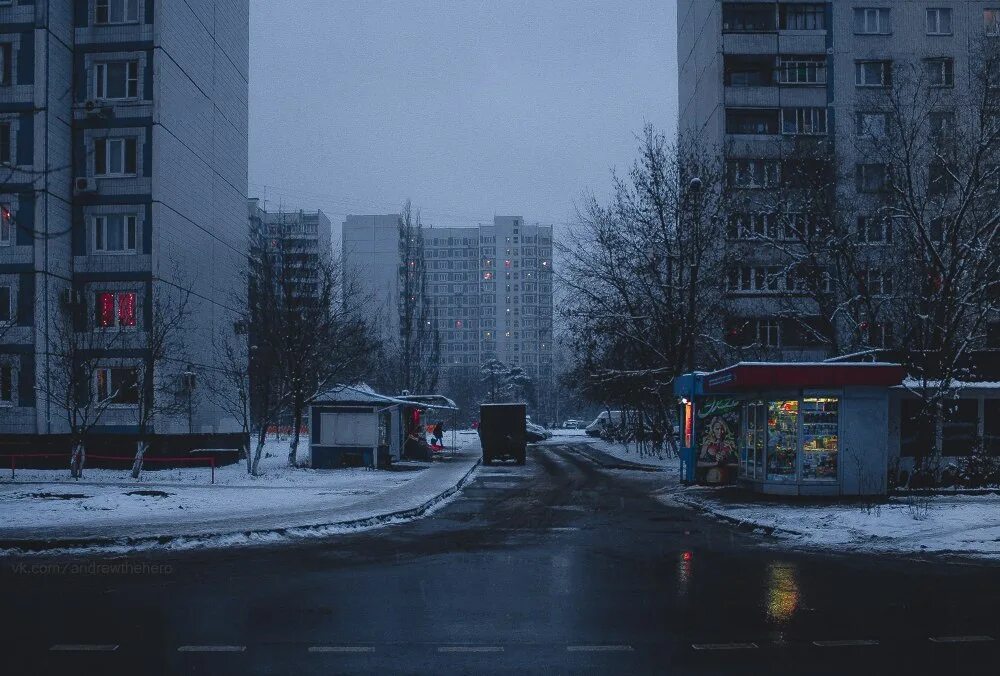 Улица восток нить. Спальные районы. Панельные дома зима. Зимние хрущевки. Панельный дом зимой.