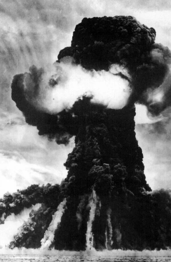 Советские испытания. Семипалатинский полигон взрыв. Испытание атомной бомбы под Семипалатинском 1949. Испытание Советской атомной бомбы 1949. Семипалатинский полигон 1949 год.