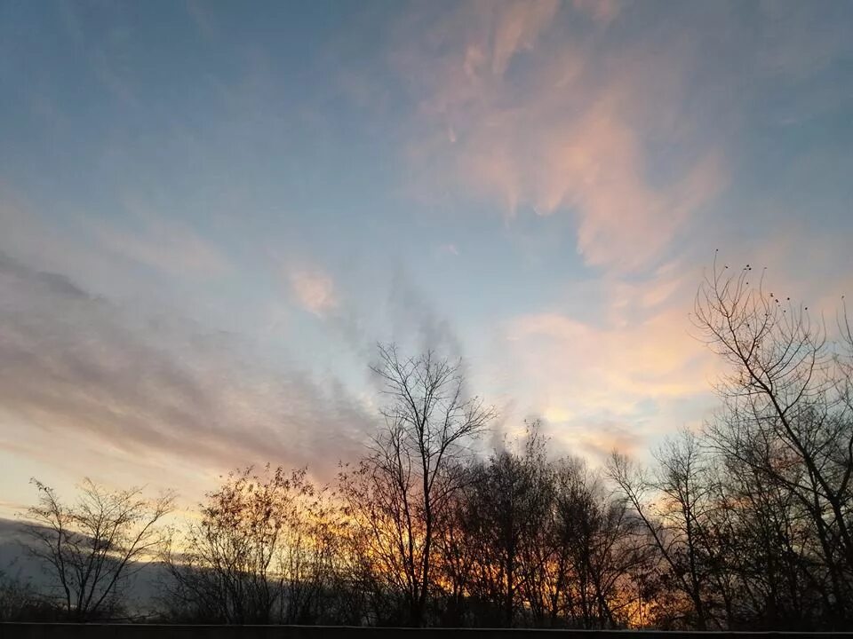 Диктант свинцовые. Тучи гроза. Еще хмурится небо но в просветах облаков. Еще хмурится небо но в просветах облаков. Текст ещё хмурится свинцовое небо.