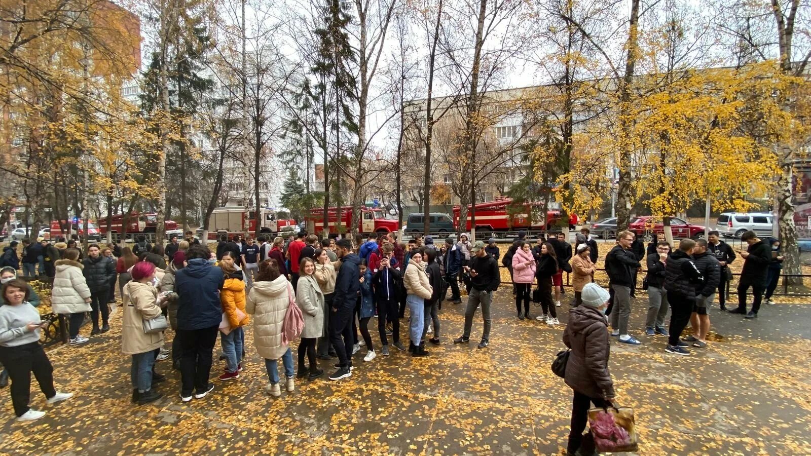 Эвакуация в уфе сегодня. Эвакуация в уфе. эвакуация студентов. эвакуация общежития. школа в уфе сипайлово эвакуировали.