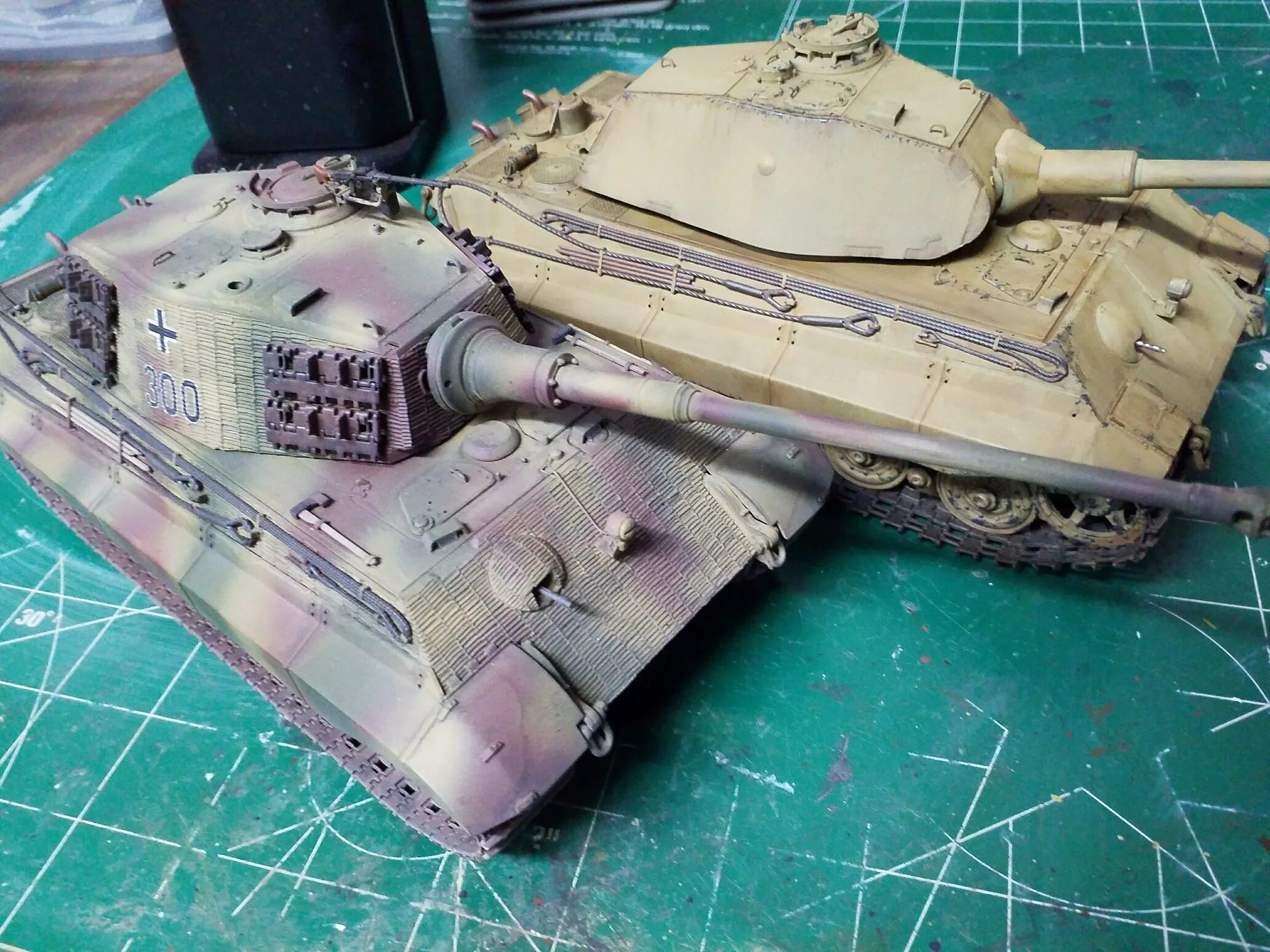 Takom tiger. Королевский тигр порше цимерит. королевский тигр takom. менг циммерит тигр 2. кинг тигр без циммерита.