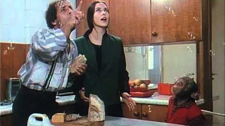 бинго бонго (1982). лаура из фильма бинго бонго. комедия с челентано бинго 5 букв. бинго бонго фильм 1982 кадр. адриано челентано обезьяна.