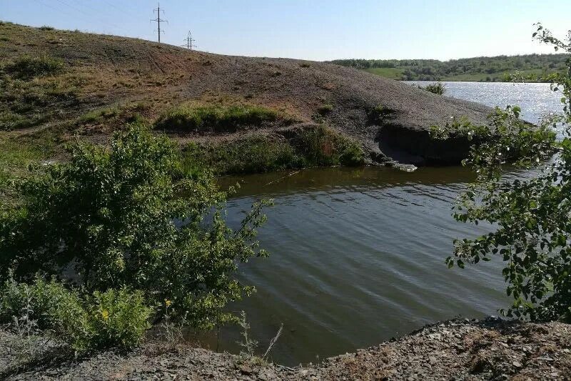 Пруд грушевка. Артемовское водохранилище Шахты. Пруд ХБК Шахты. Река на ХБК Шахты. Шахты водохранилище.