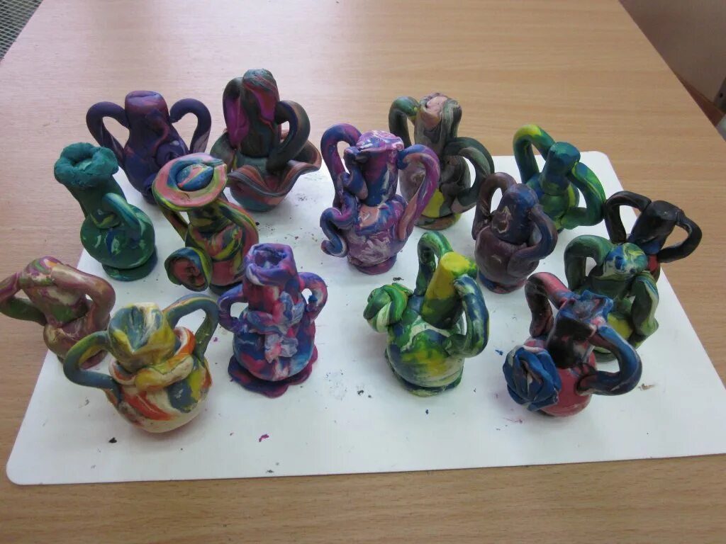 Кувшинчик из пластилина. Лепка старшая группа кувшинчик комарова с83. лепка кувшина. лепка кувшинчик старшая группа. лепка кувшин старшая группа.