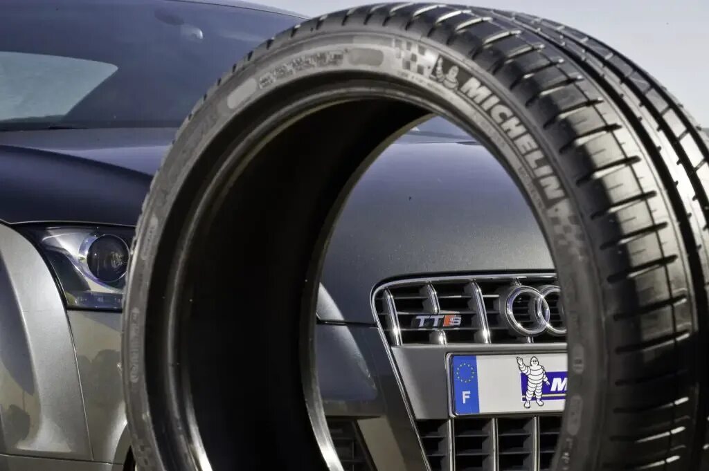 Michelin sport 3. Michelin Pilot Sport 3 ZP. Мишлен пилот спорт 3 Ранфлет. Автомобильная шина Michelin Pilot Sport 3 225/40 r19 96y RUNFLAT летняя. Омологация БМВ Ранфлет Pilot Sport 4s.