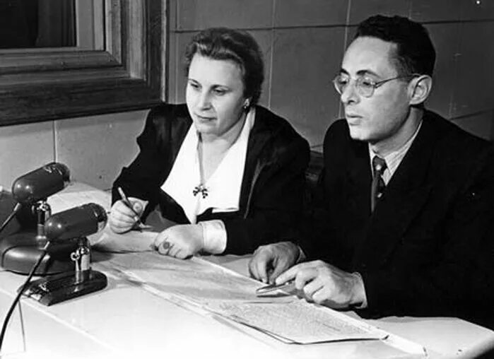 Диктор радио в великую отечественную. Юрий левитан. левитан 1941 1945. левитан диктор. юрий левитан с женой.