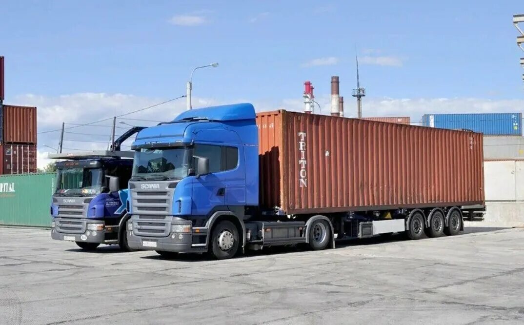 Контейнер трансконтейнер. Контейнеровоз тонар. Даф 105 с полуприцепом контейнеровоз. Работа категории е контейнеровоз. Скания седельный контейнеровоз.