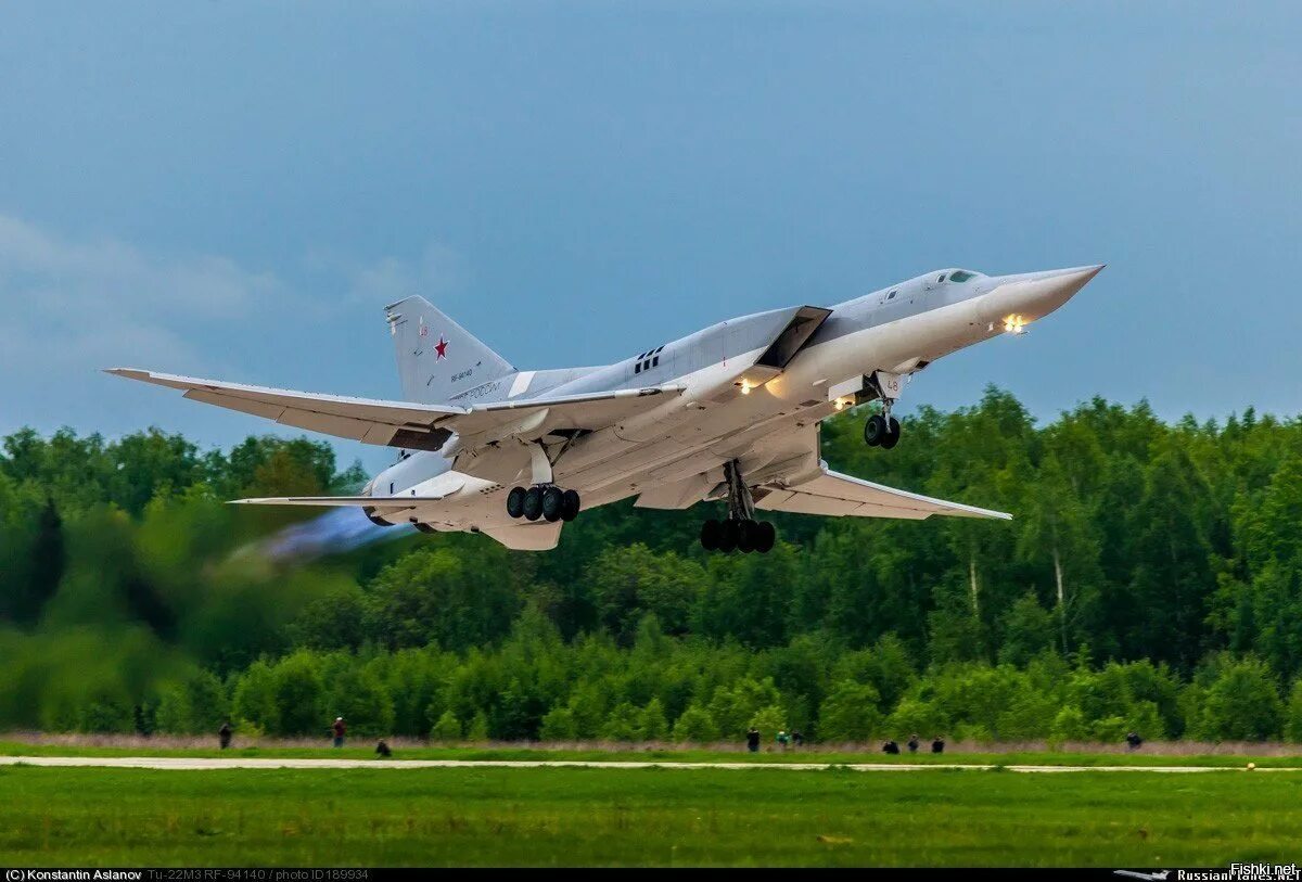 Стратегический бомбардировщик ту-22м3. Ту-22м3 Дальний бомбардировщик. Ту-22м3 сверхзвуковой самолёт. Ту-22м3м.