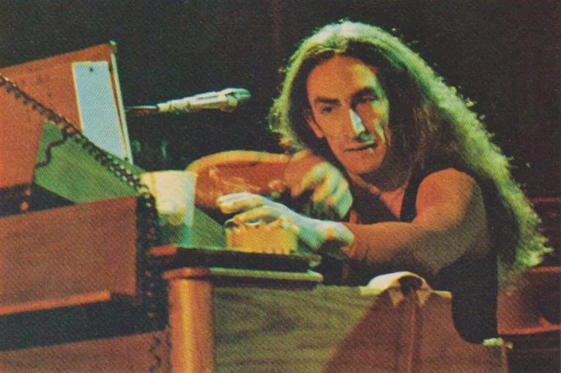 Юрай цинтула жена. Uriah heep кен хенсли 1973. кен хенсли с женой. юрай хип кен хенсли. кен хенсли 1976.