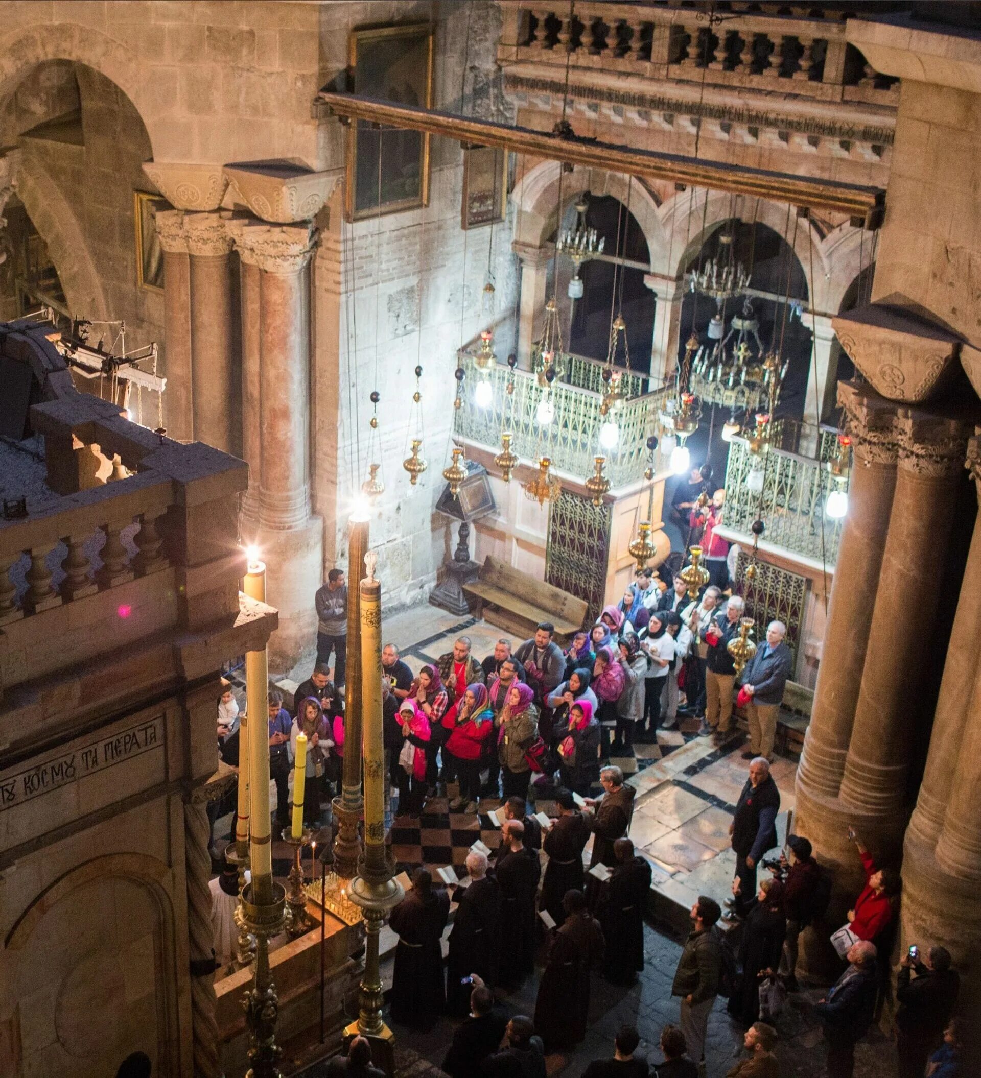 Кувуклия в храме гроба господня в иерусалиме. Кувуклия в храме гроба господня в иерусалиме. Конфессии в храме гроба господня в иерусалиме. Кувуклия в храме гроба господня в иерусалиме. Армянская церковь в храме гроба господня в иерусалиме.