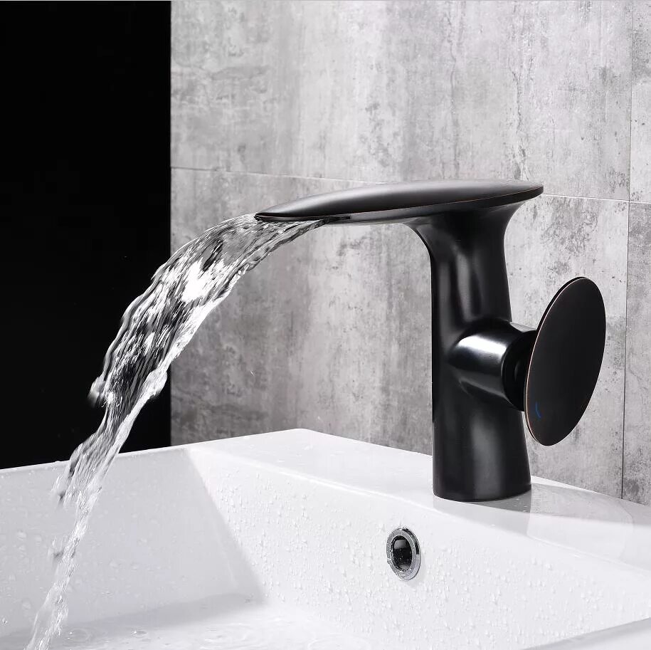 Смесители белые накладные. Смеситель basin Faucet DBN 1257. Смеситель для ванны Лемарк черный. ГАПО черный смеситель на ванну. Кран в ванной чернай.